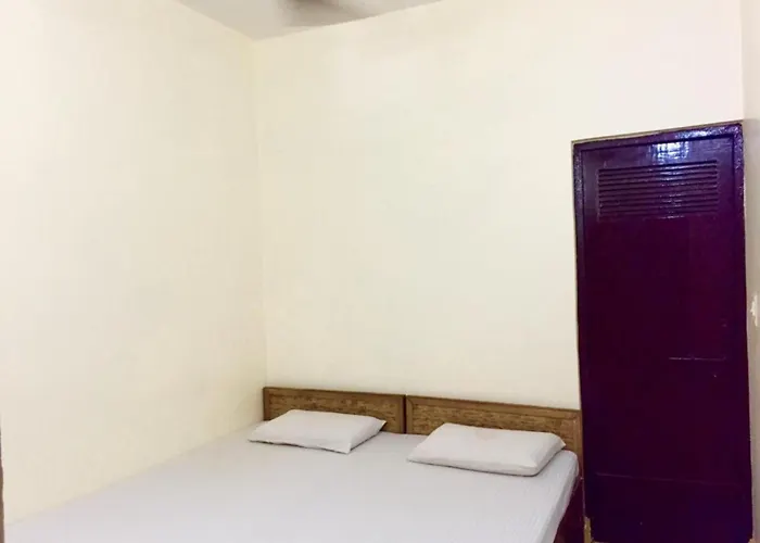 Goroomgo Shanti Guest House Varanasi Near Ganga Ghat