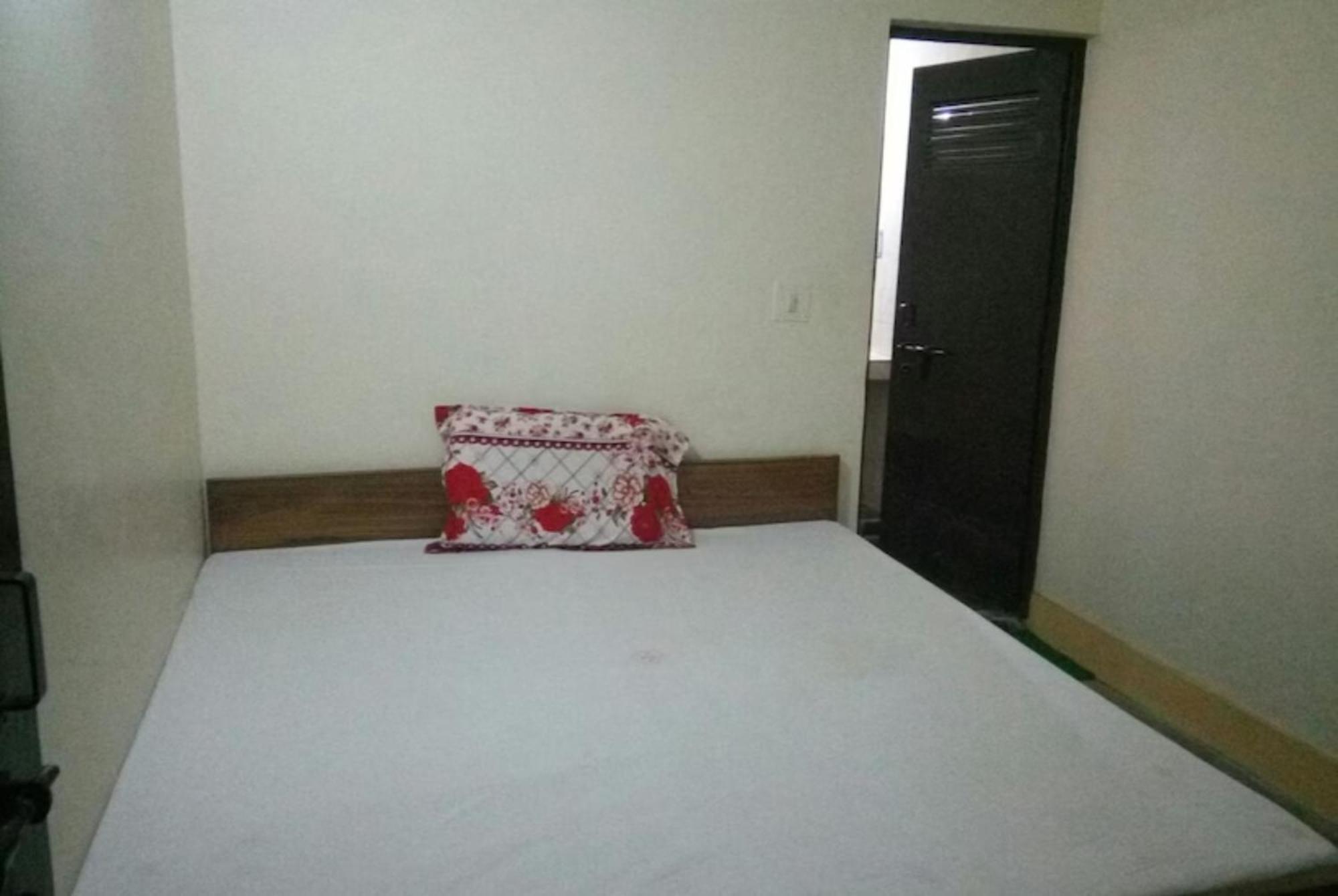 Goroomgo Shanti Near Ganga Ghat Hotel 3*