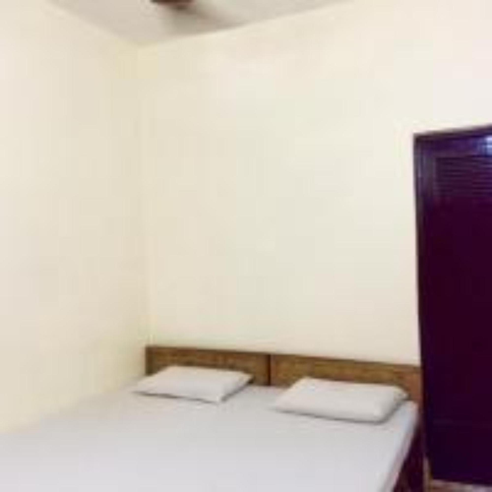 Hotel Goroomgo Shanti Near Ganga Ghat 3*