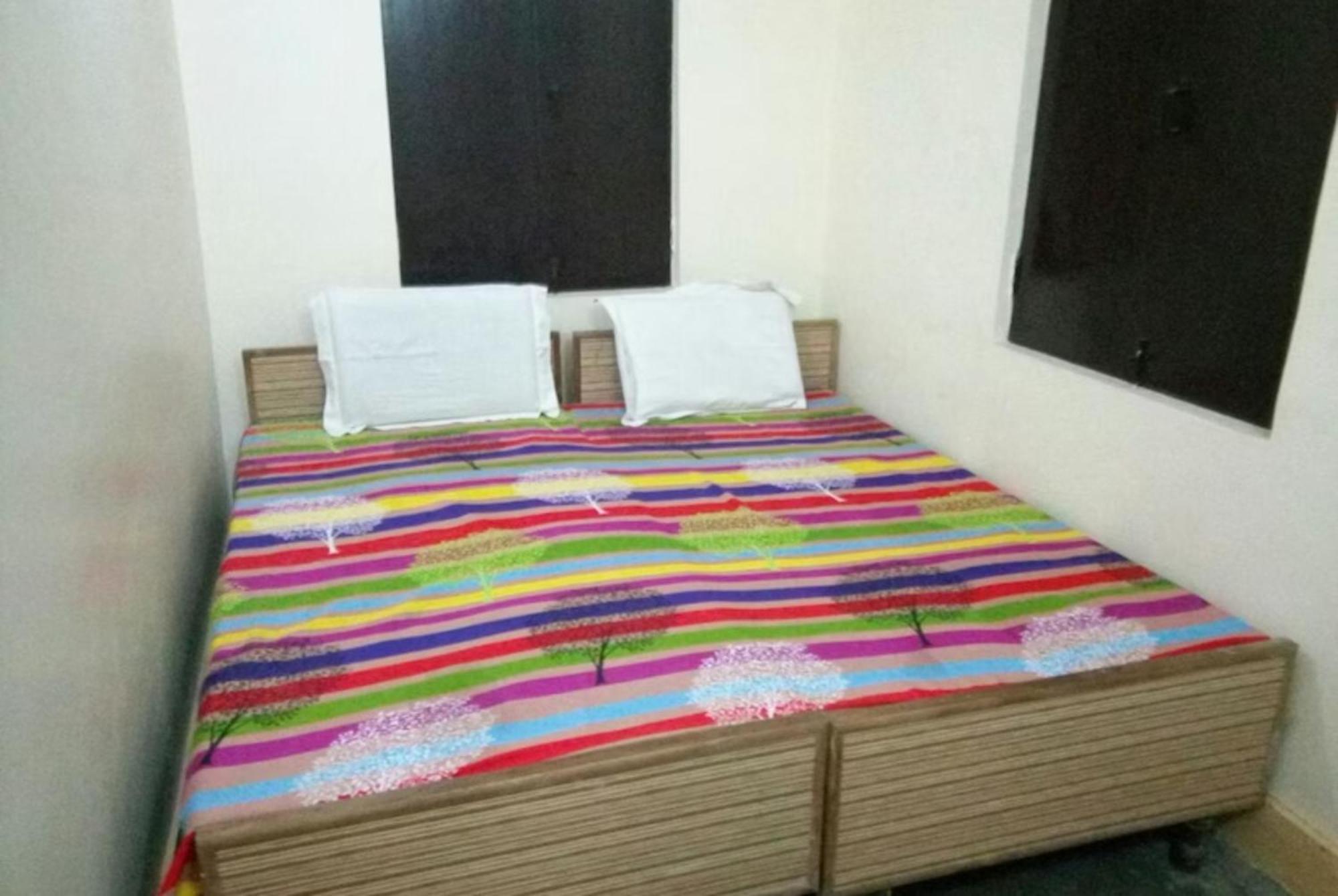 Hotel Goroomgo Shanti Near Ganga Ghat